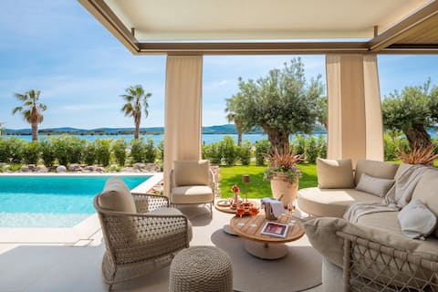 Exclusive Beachfront Villa Piano Turanj