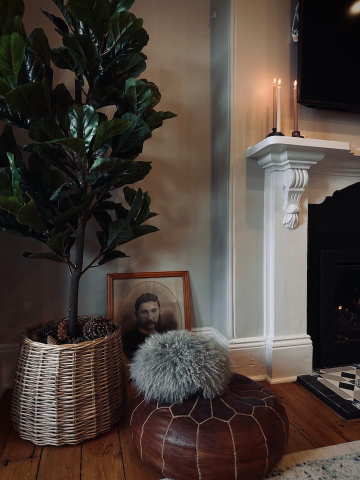 ‘Toriana’ Boutique Accommodation On Church Street - Goulburn