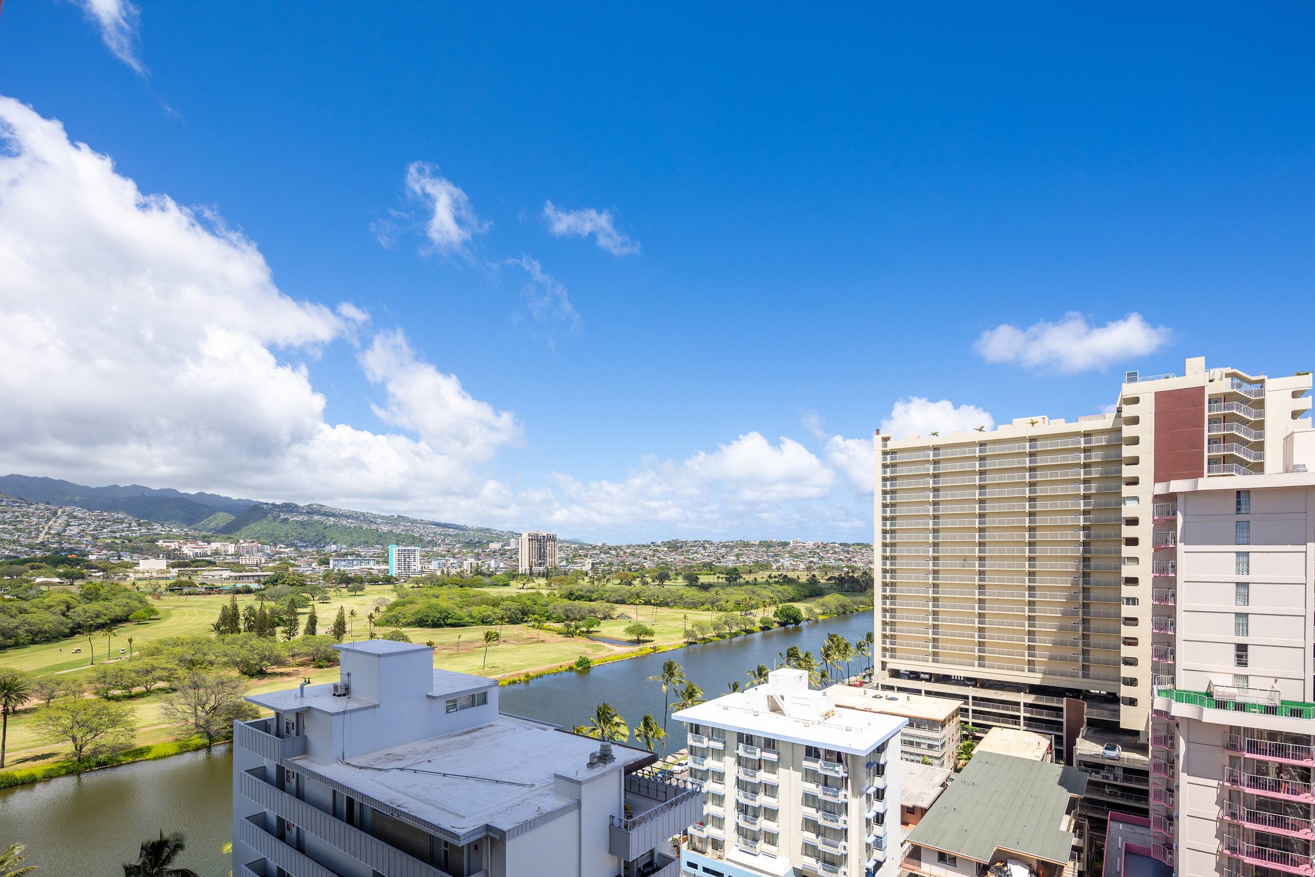 Stylish Renovated modern Studio Heart of Waikiki - Image 25