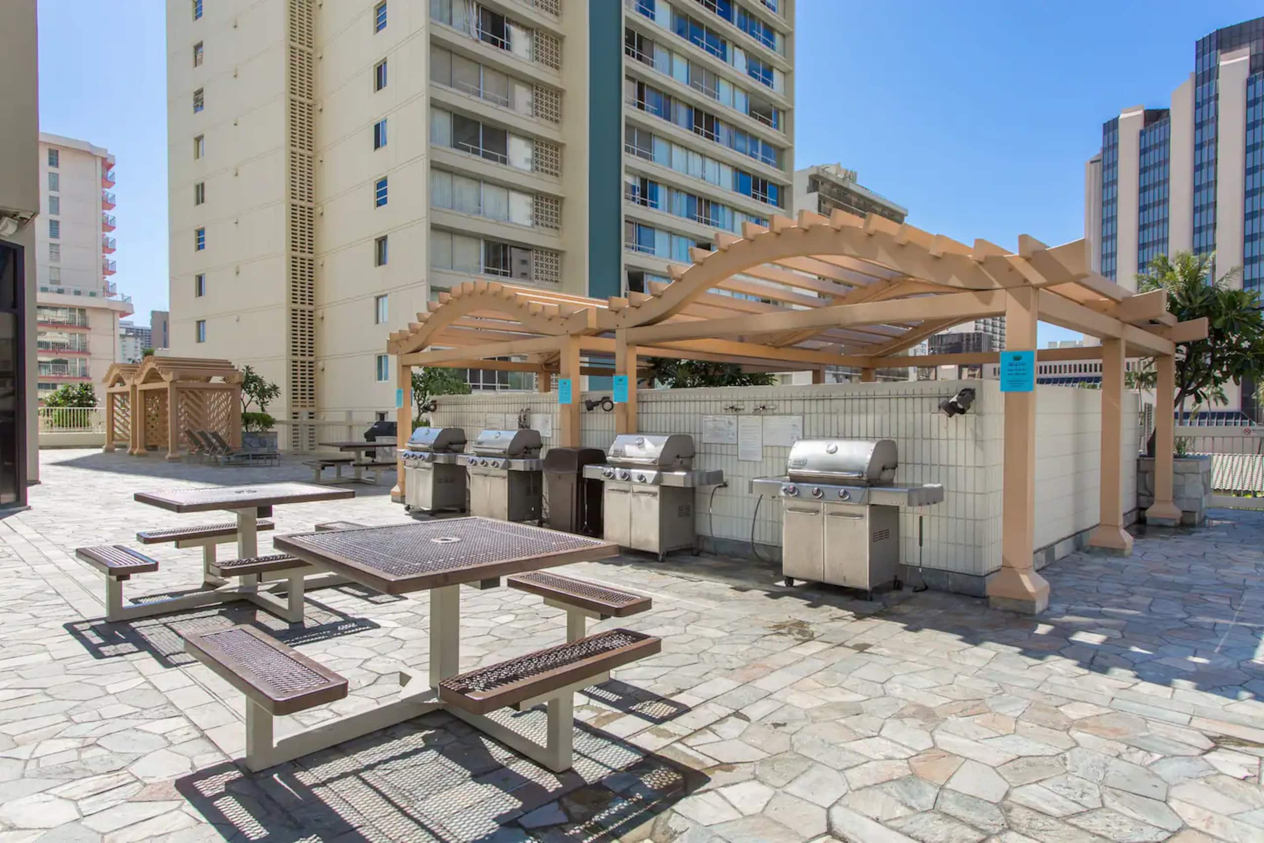 Stylish Renovated modern Studio Heart of Waikiki - Image 35