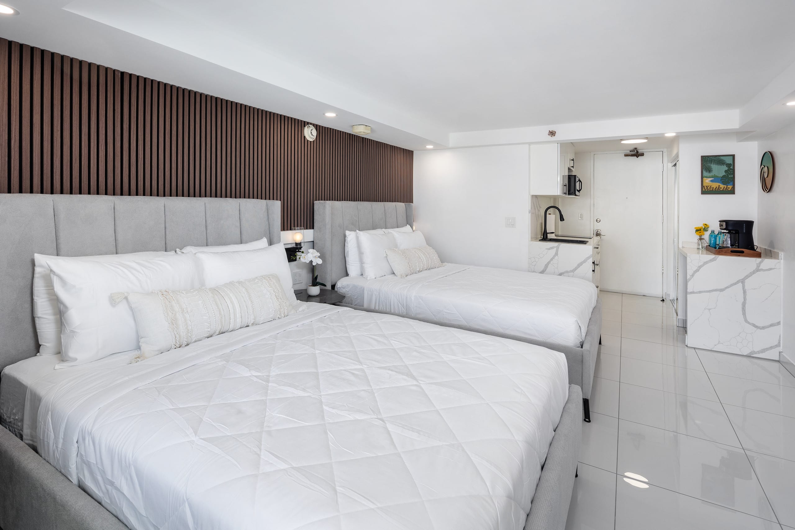Stylish Renovated modern Studio Heart of Waikiki - Image 20