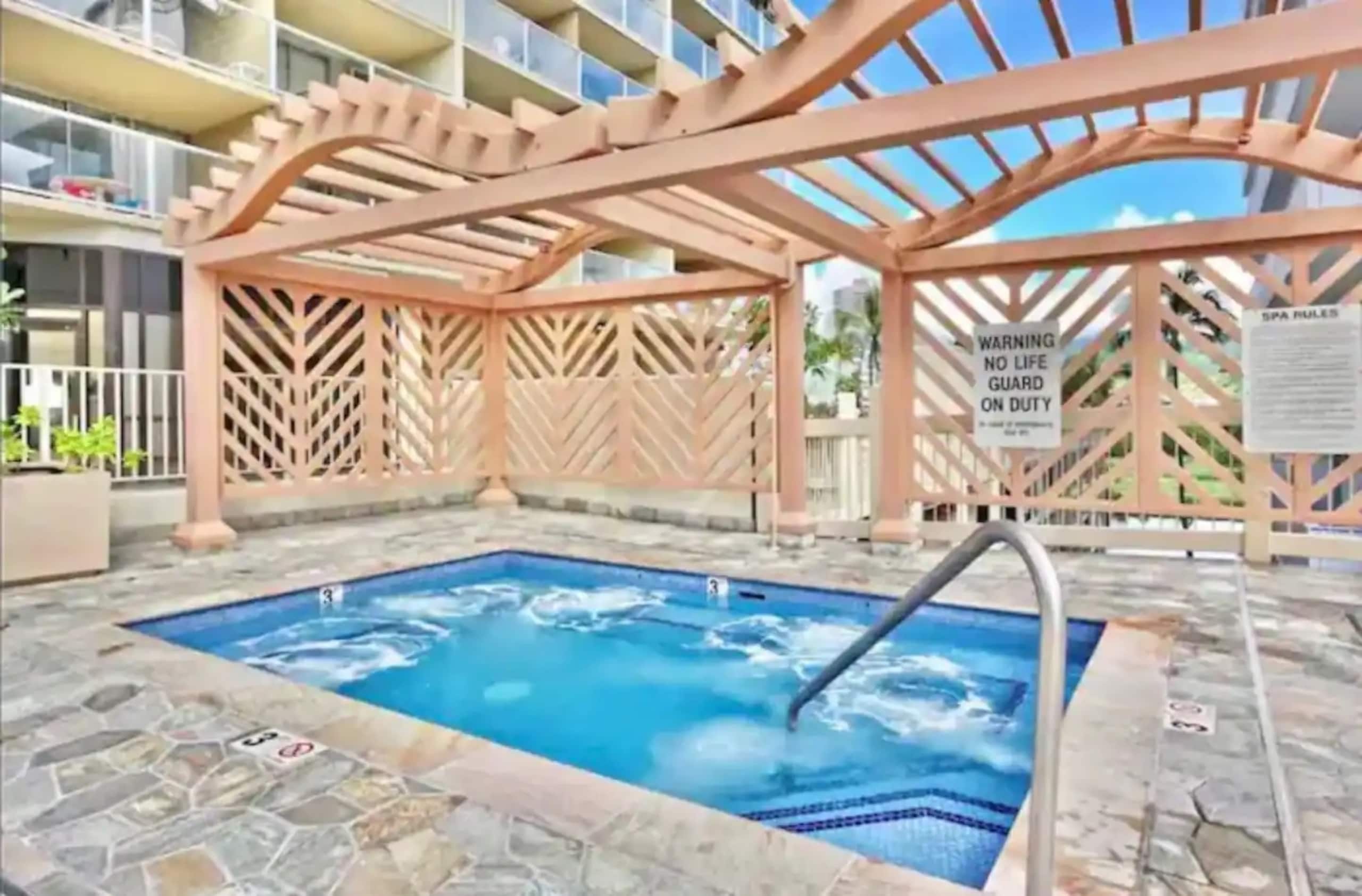 Stylish Renovated modern Studio Heart of Waikiki - Image 18