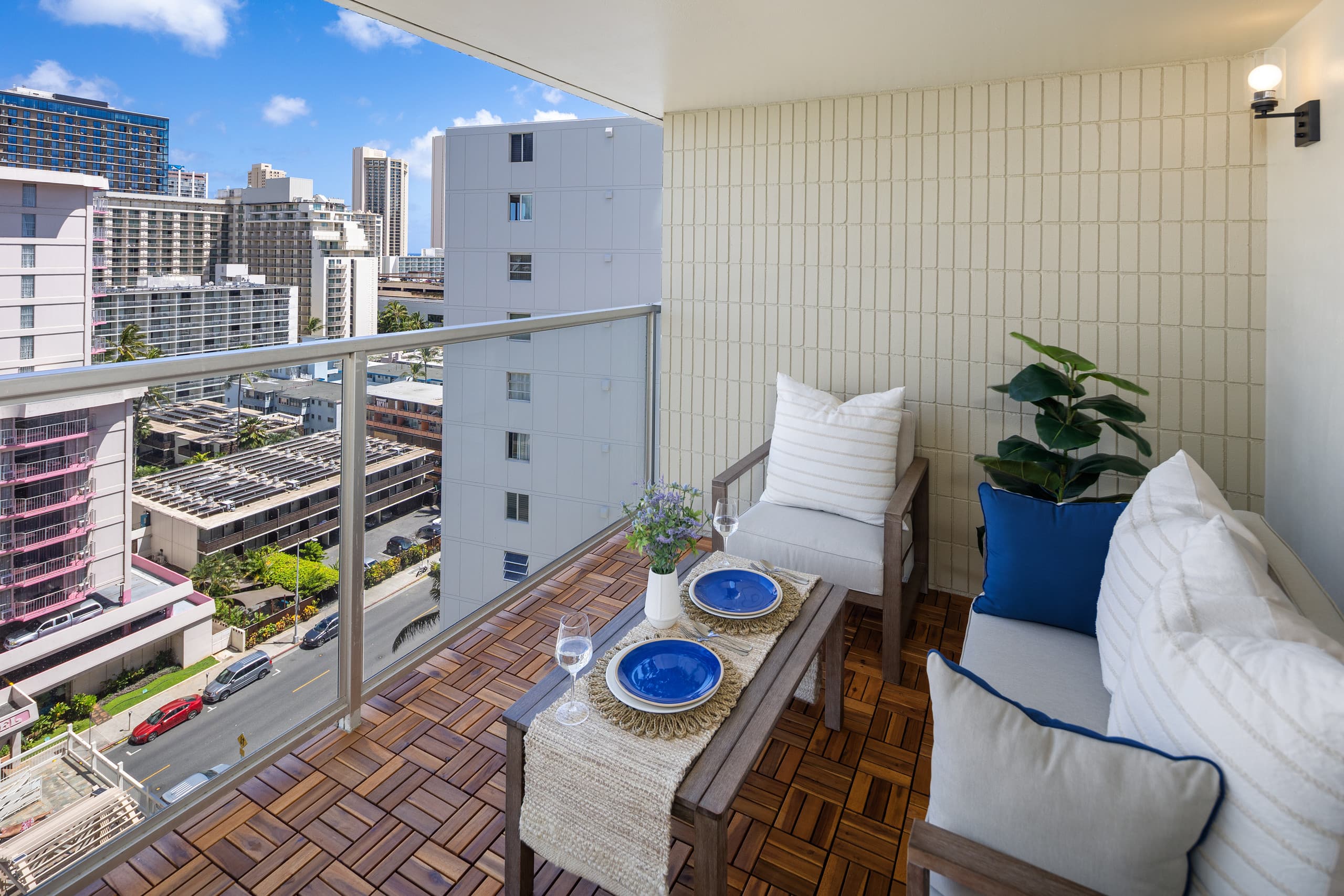 Stylish Renovated modern Studio Heart of Waikiki - Image 11