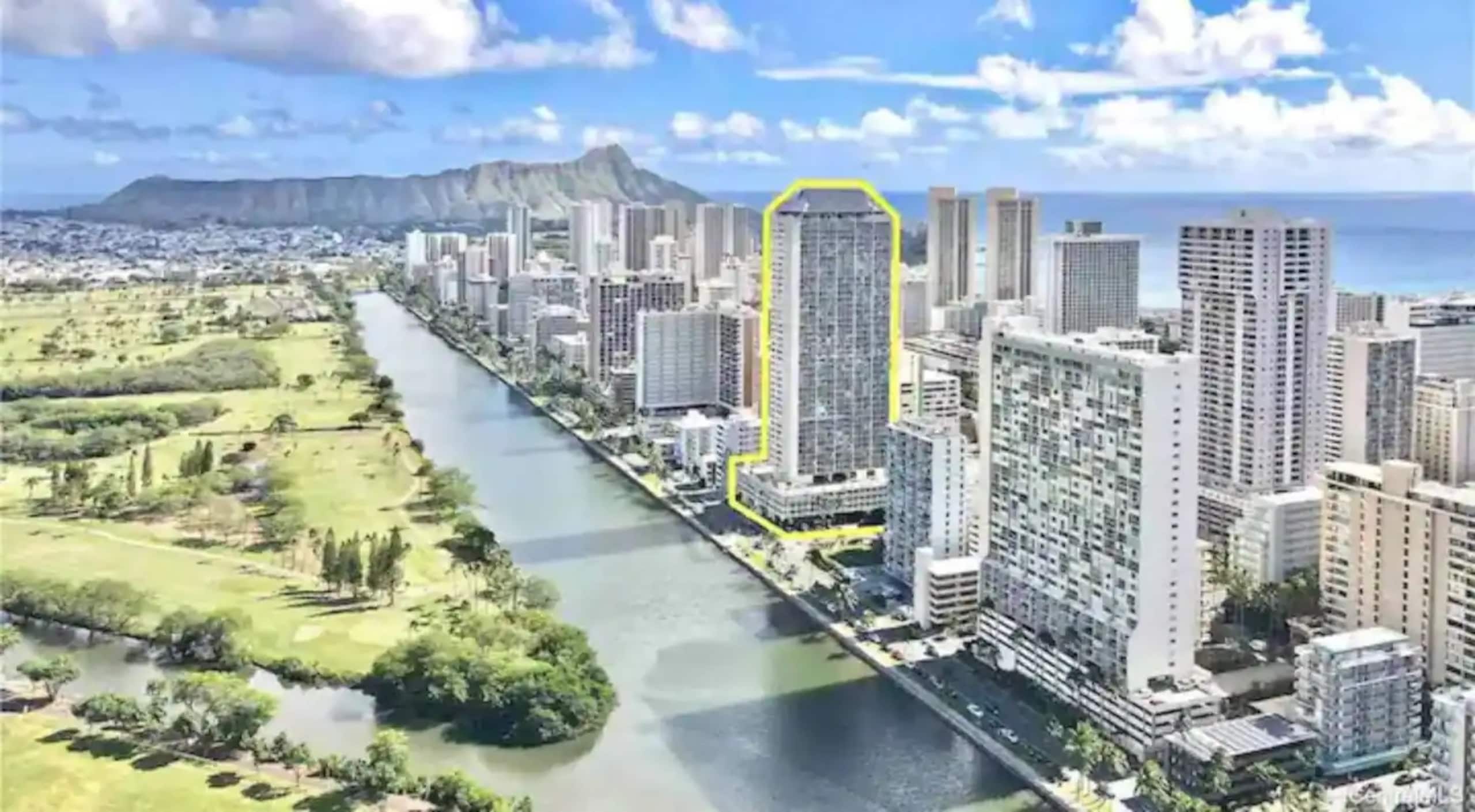 Stylish Renovated modern Studio Heart of Waikiki - Image 31
