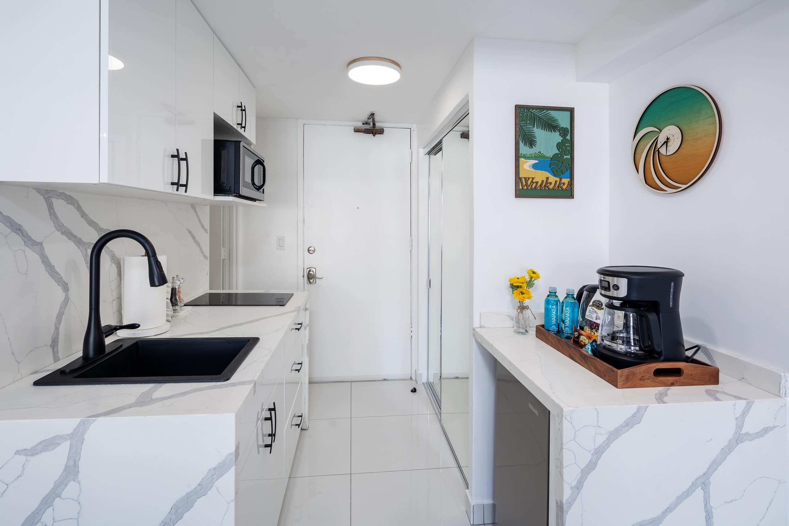 Stylish Renovated modern Studio Heart of Waikiki - Image 4
