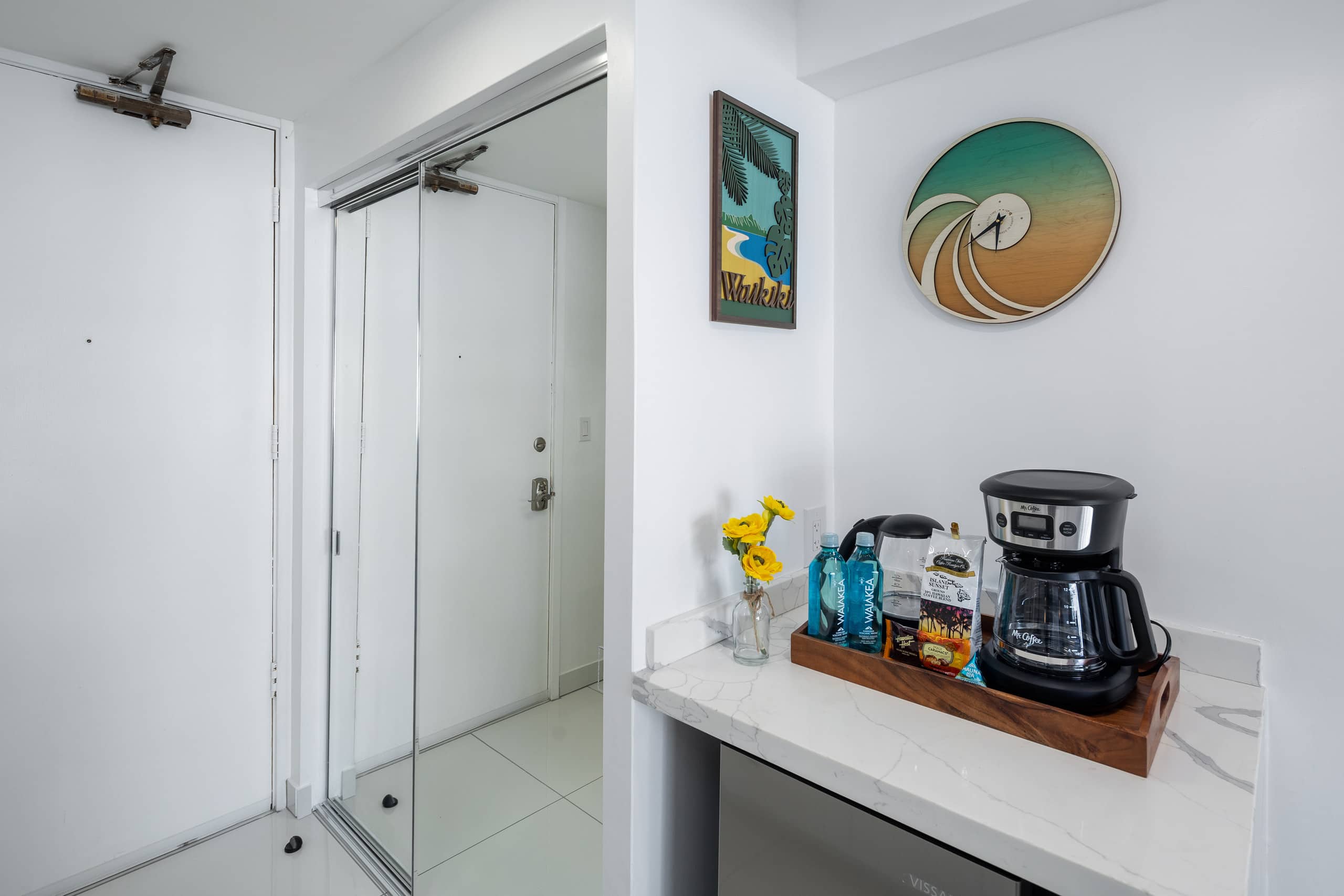 Stylish Renovated modern Studio Heart of Waikiki - Image 8