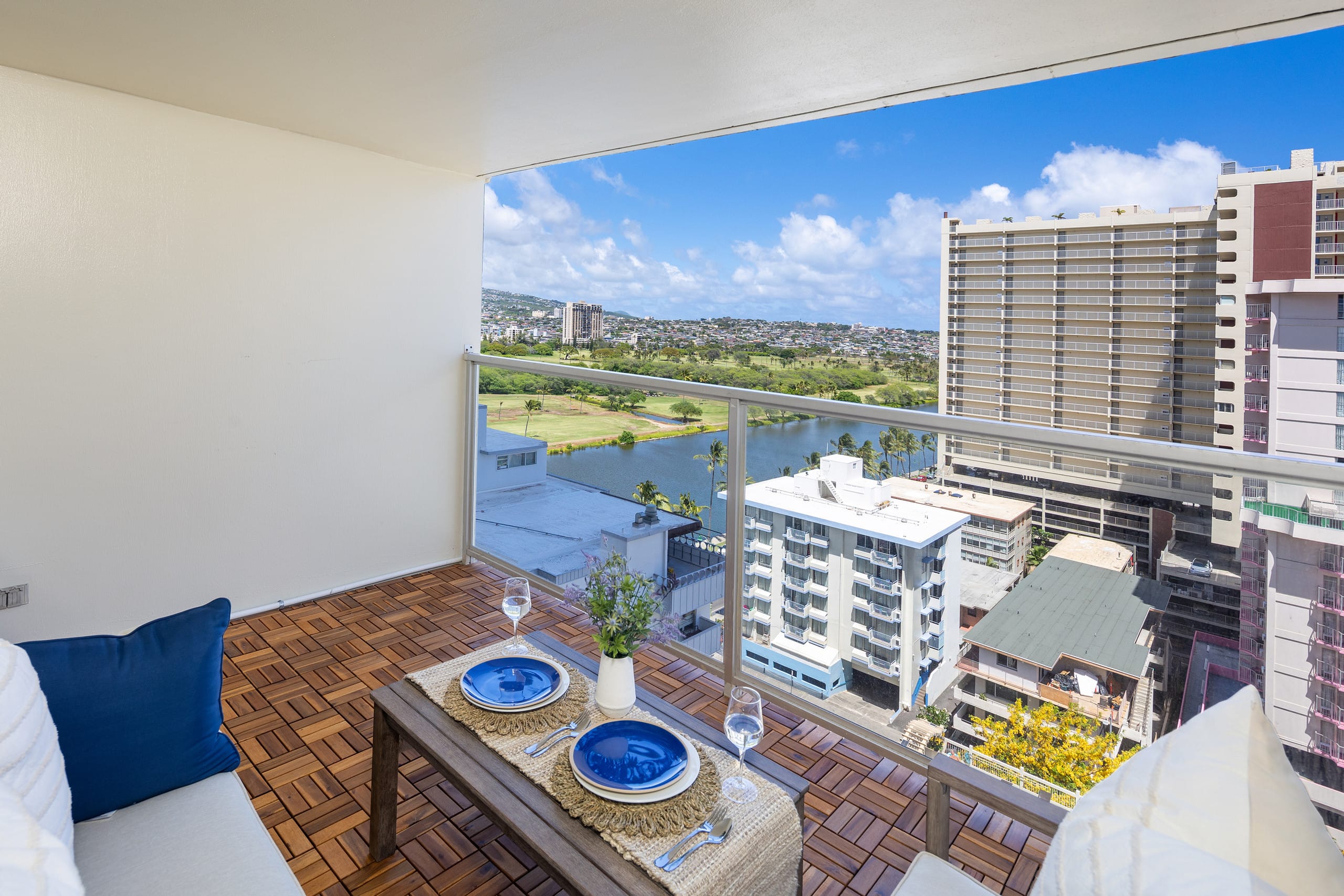 Stylish Renovated modern Studio Heart of Waikiki - Image 1