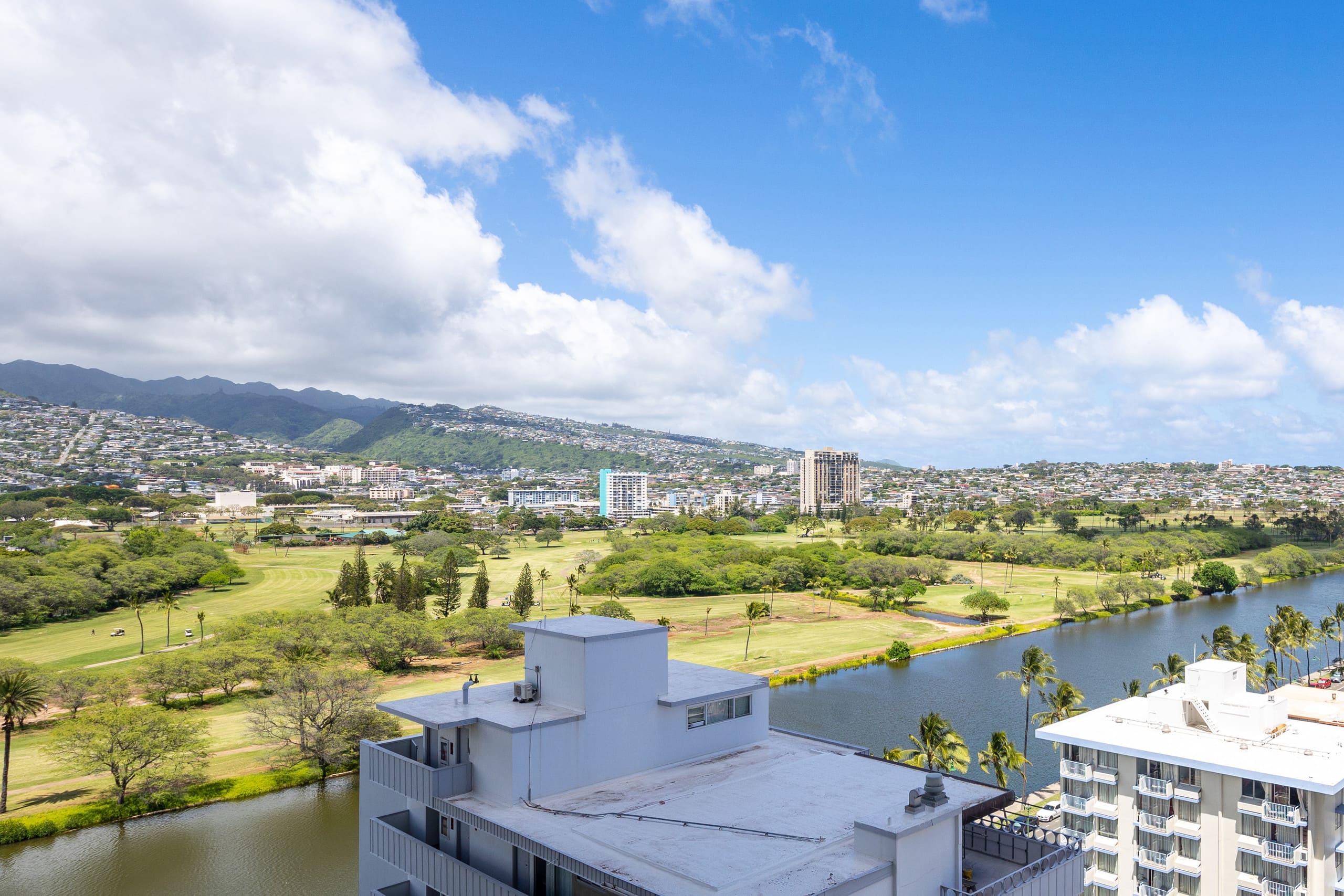 Stylish Renovated modern Studio Heart of Waikiki - Image 26