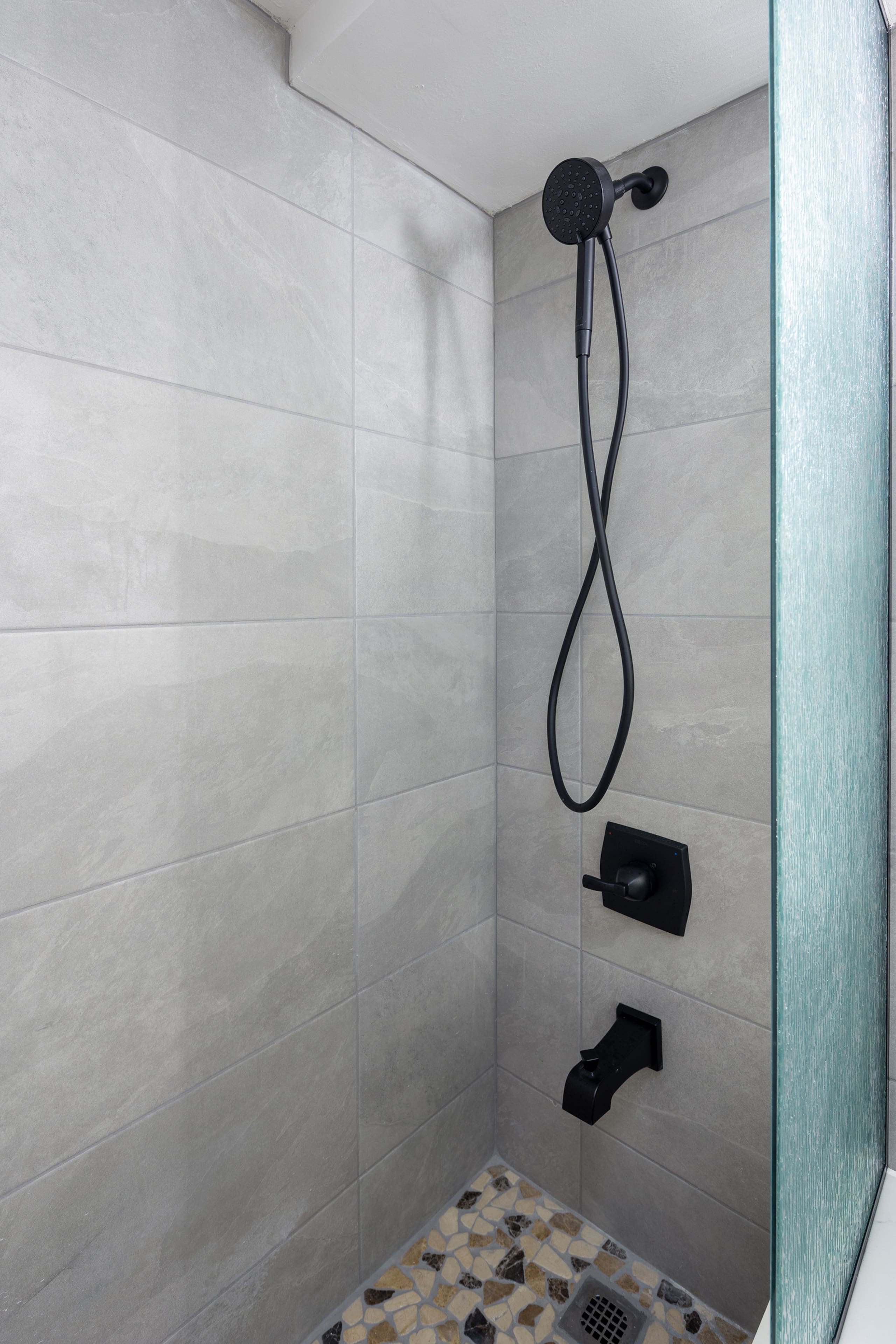 Stylish Renovated modern Studio Heart of Waikiki - Image 10