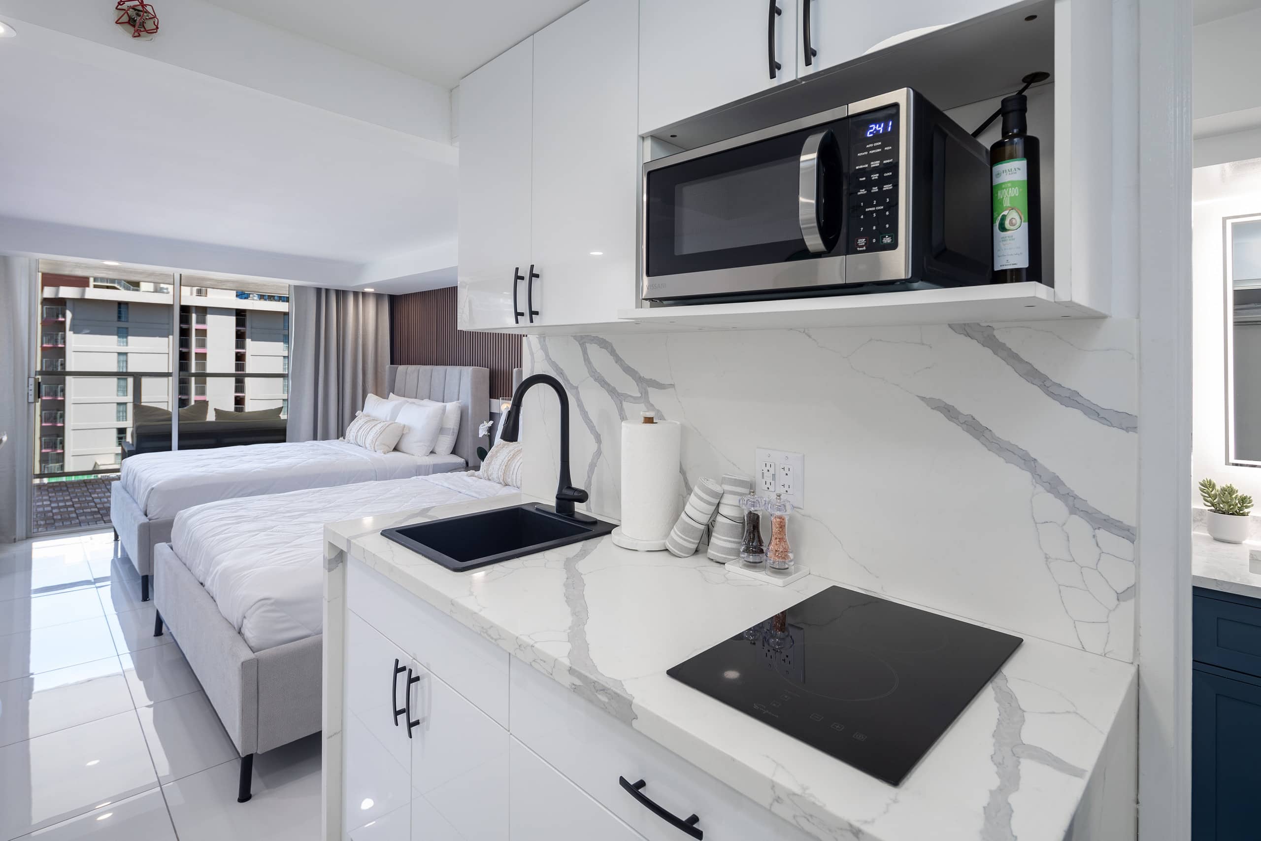 Stylish Renovated modern Studio Heart of Waikiki - Image 3