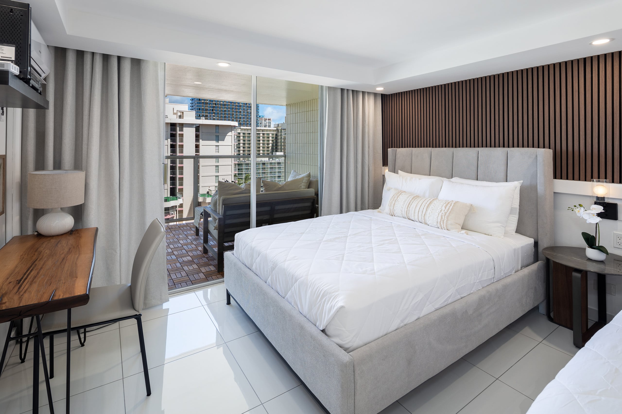 Stylish Renovated modern Studio Heart of Waikiki - Image 21