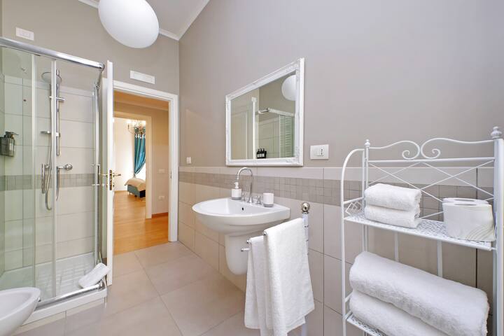 New Luxury home in the center of Rome gallery image 5