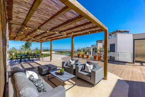 New! Unique location with pool and amazing views.