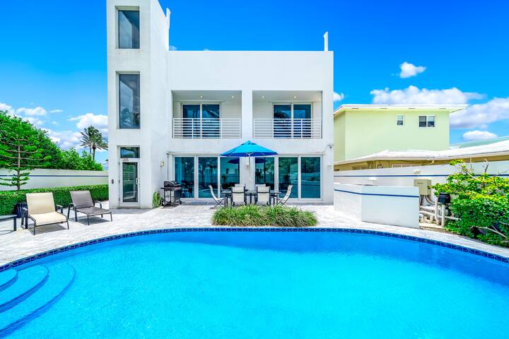 Beachfront! Heated Pool+Hot Tub! Walk To Beach! gallery image 3