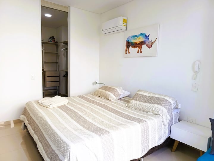 Главна спална соба со кревет