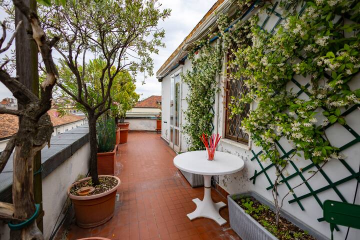 Corso Italia Attic in Milan by 101Flats gallery image 3