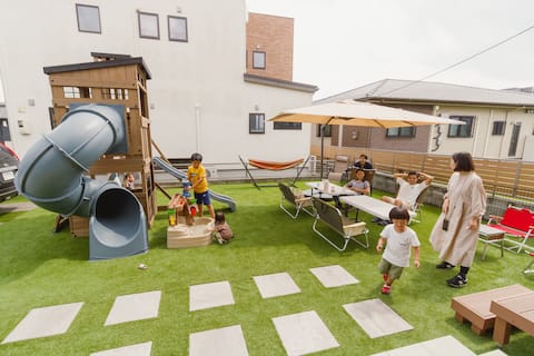 Full stock of baby supplies!/Play Ground & BBQ/Family fun with a large TV/Theater room/13 people all