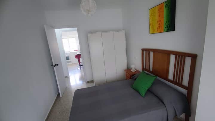 Dhomë gjumi me 1 krevat 120 cm