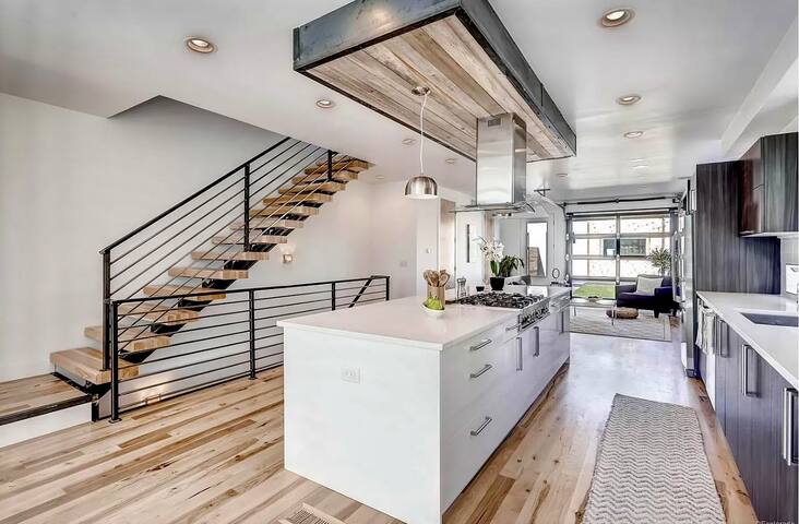 Highlands/Sloans Gem | Sleeps 9 | Family Friendly gallery image 3