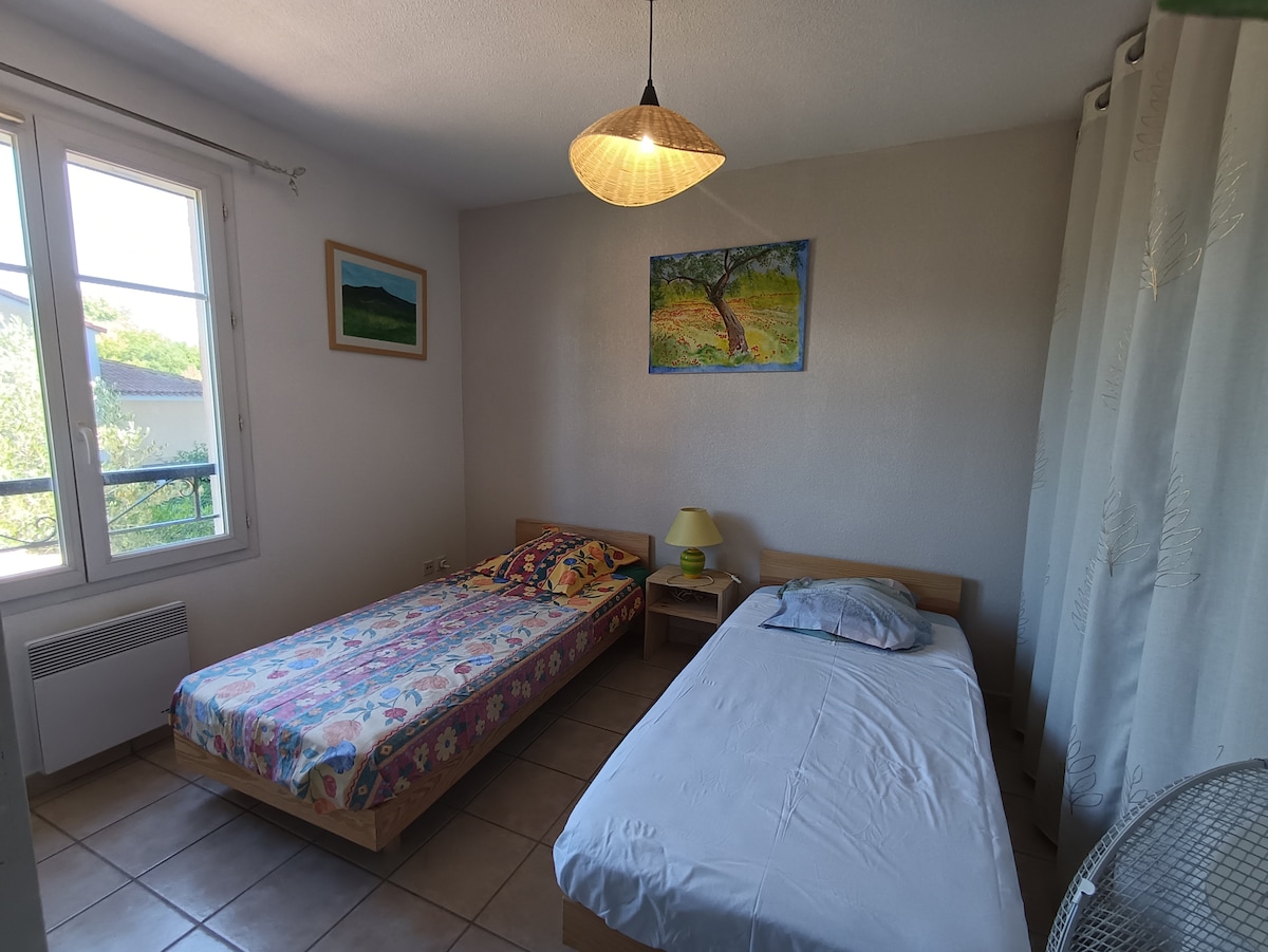 2 camas individuales de 90 cm que se pueden juntar