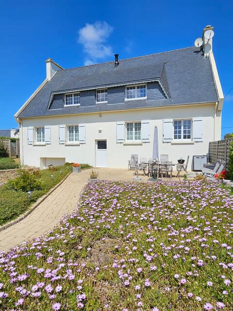 Family house 12 people - sea view 200 m from the beach