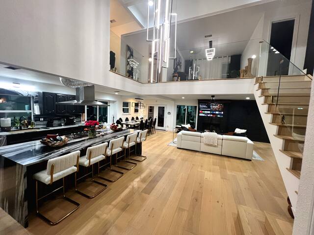 Luxury Home w Pool, Chef’s Kitchen, Massage Chairs gallery image 4