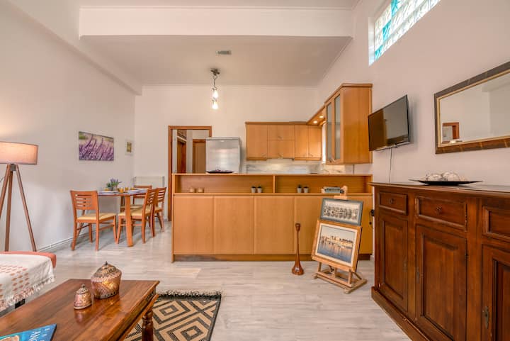 Lavande Cozy Chania Home -Courtyard & Free Parking - Chania