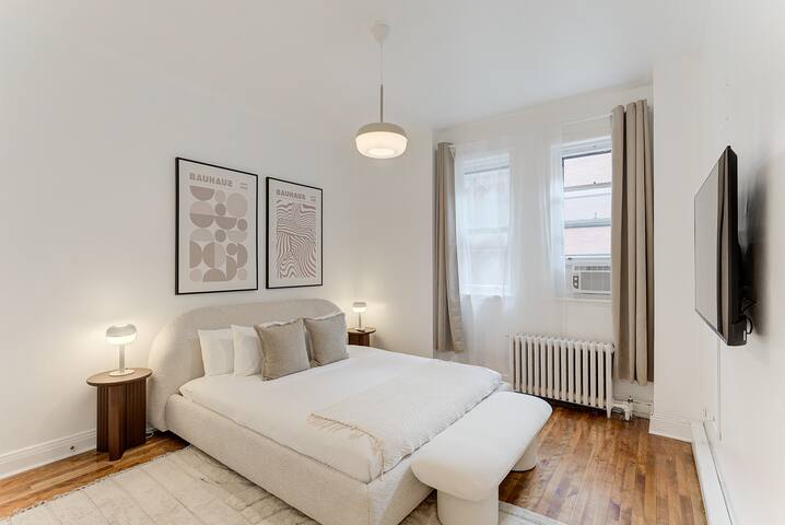 Majestic 3 BDR apt downtown MTL gallery image 3