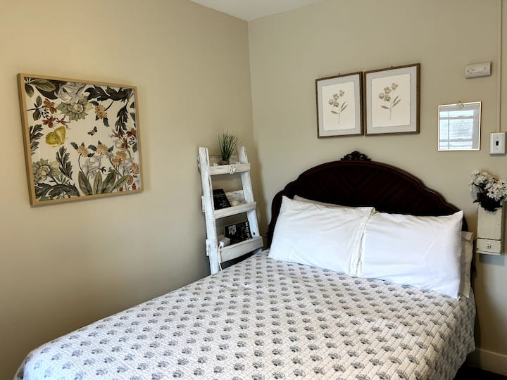 Bath Avenue- Room 17 - Long Branch, NJ