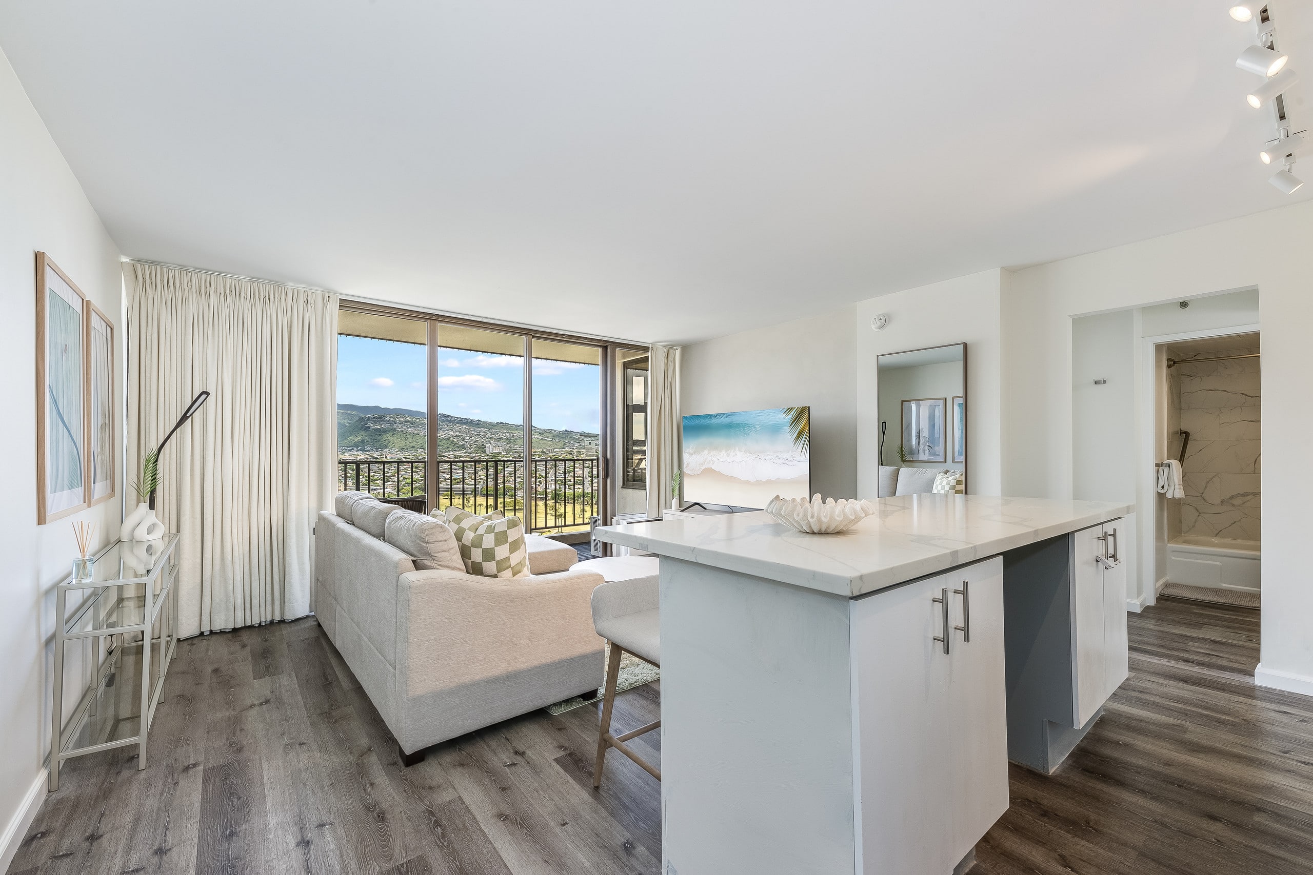 Waikiki Banyan: Green Palms Room 1BR/ Free Parking - Image 7