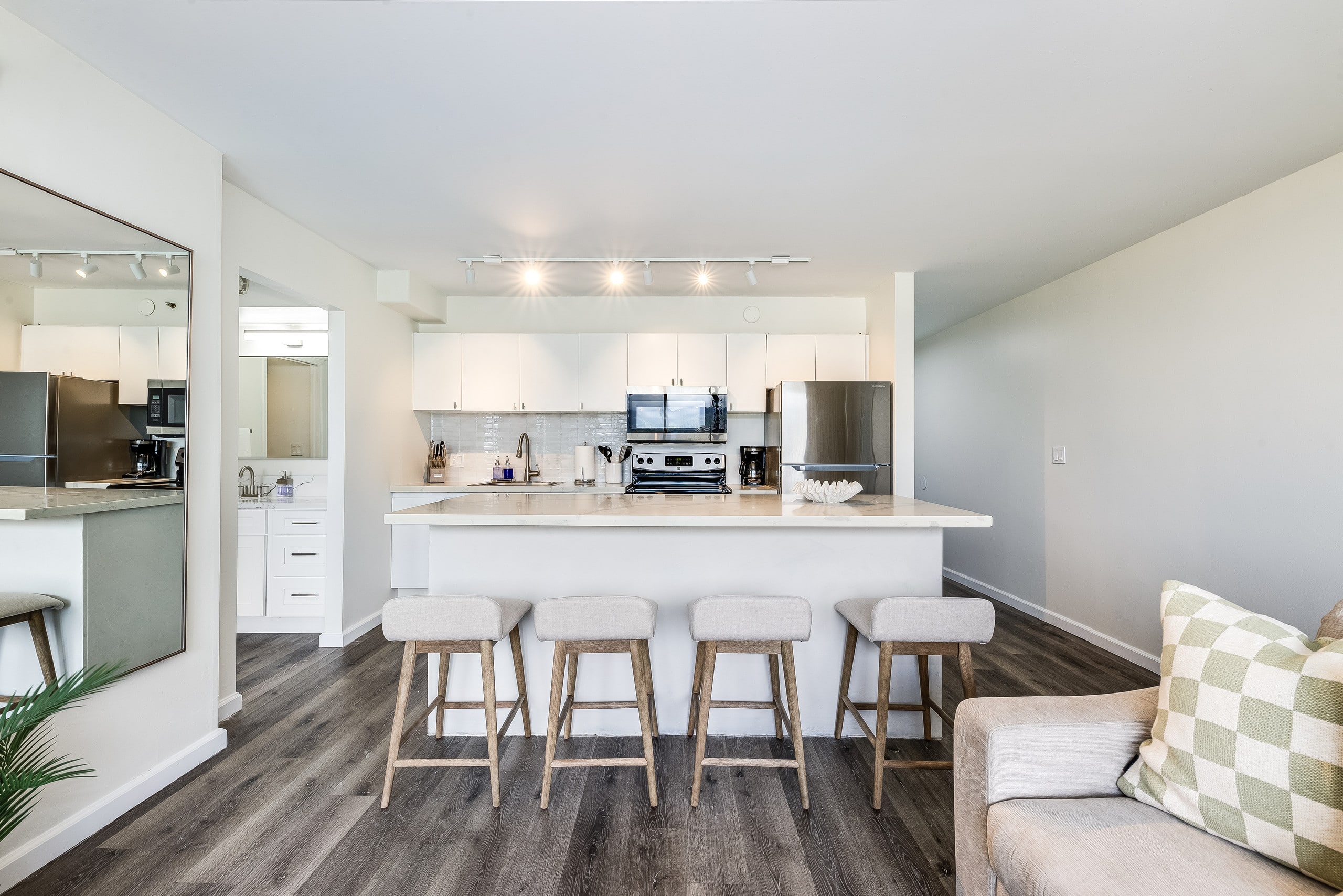 Waikiki Banyan: Green Palms Room 1BR/ Free Parking - Image 18