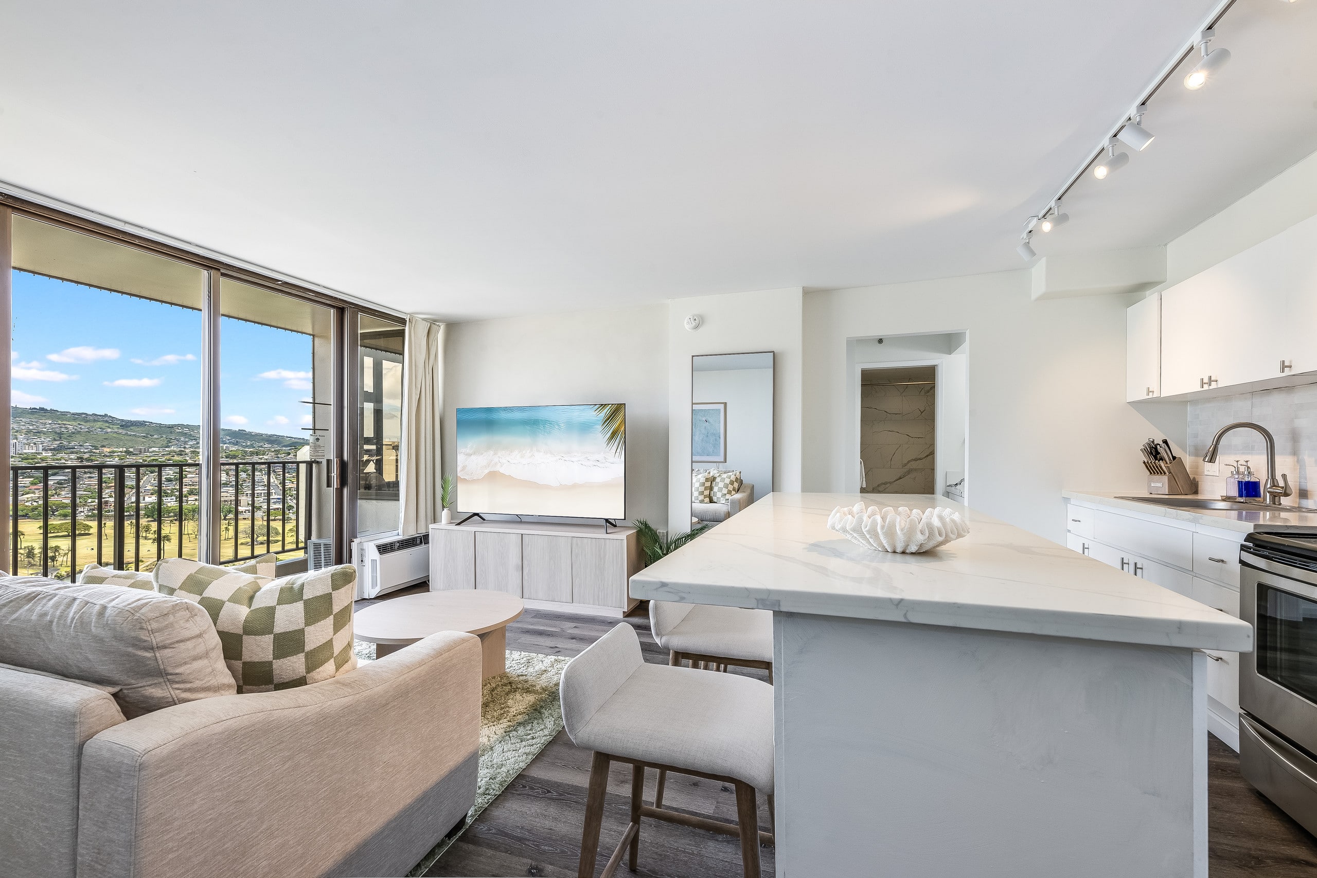 Waikiki Banyan: Green Palms Room 1BR/ Free Parking - Image 6