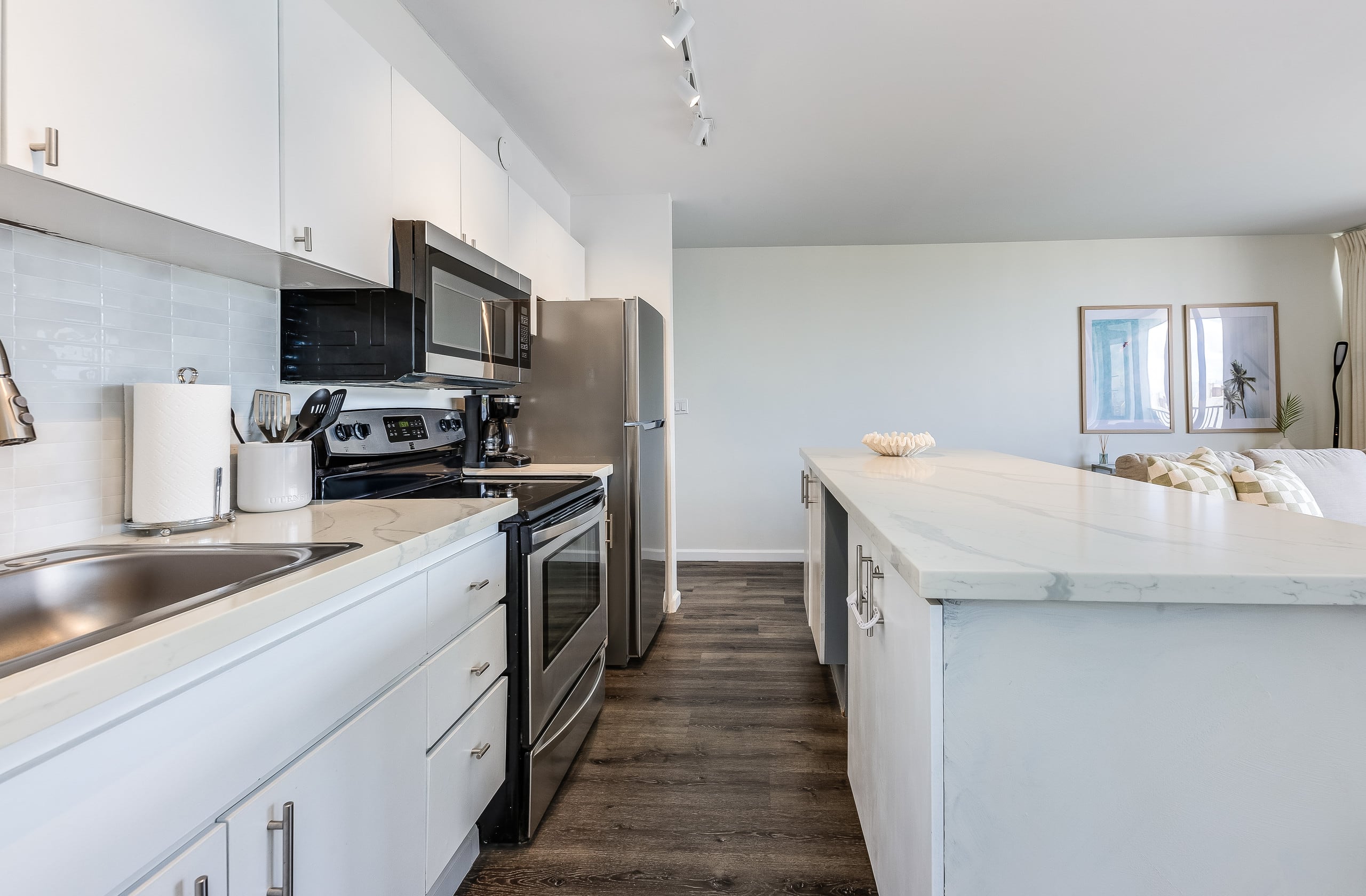 Waikiki Banyan: Green Palms Room 1BR/ Free Parking - Image 16