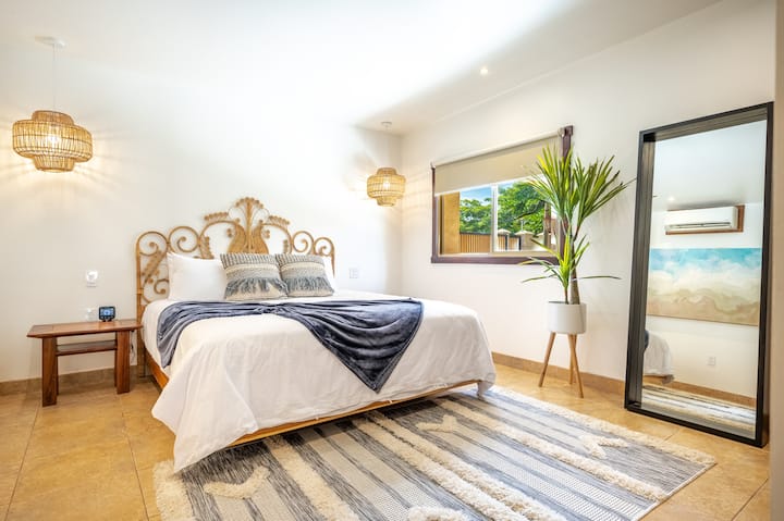 Habitación principal "HERMOSA" suite en el primer piso 