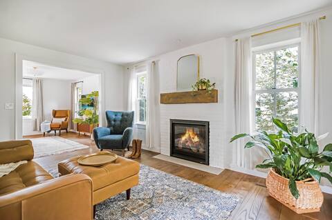 D'town Lux, King Beds, EV Charger, Spa, Fire Pit