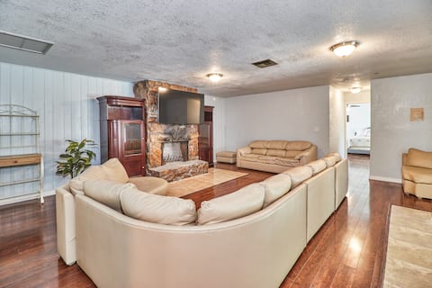 Top Airbnb: Family Retreat w/ Pool & Fenced Yard | Sleeps 12! in Temple Crest