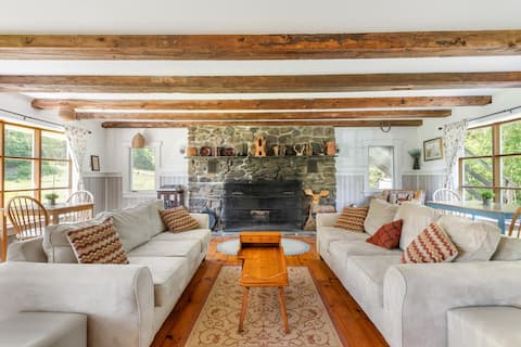 Cherry Mountain Hideaway-Hot Tub, Pet Friendly