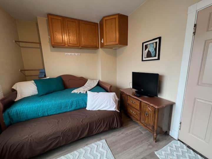 Marsh Landing 1 has a trundle bed that can be set up as two twins or as a king. Television is Roku-ready and wifi is included in booking fees. This apartment is equipped with roomy storage cabinets, clothing racks and hangers for guest belongings.