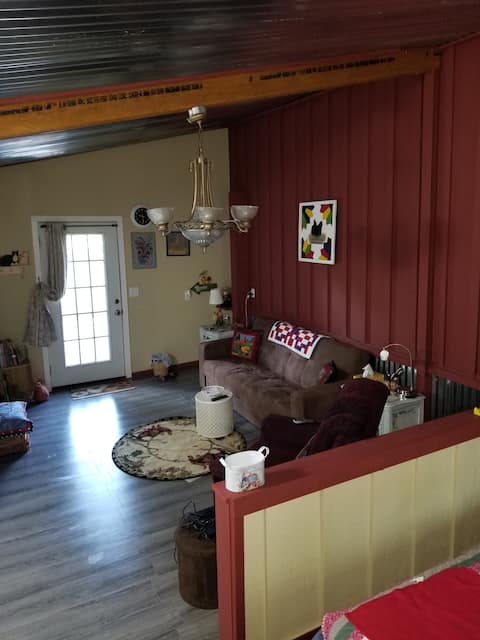 Successful Airbnb property: Nesting Hen in Central Arkansas Rural