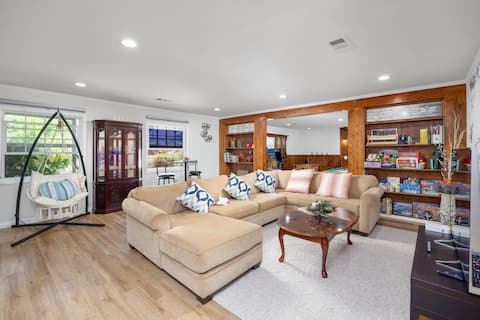 GAME UP! Pool/King Beds/Piano/Game Room