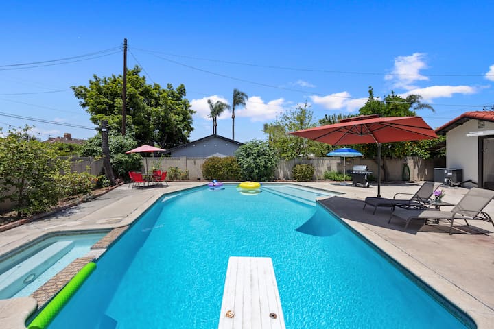 GAME UP! Pool/King Beds/Piano/Game Room