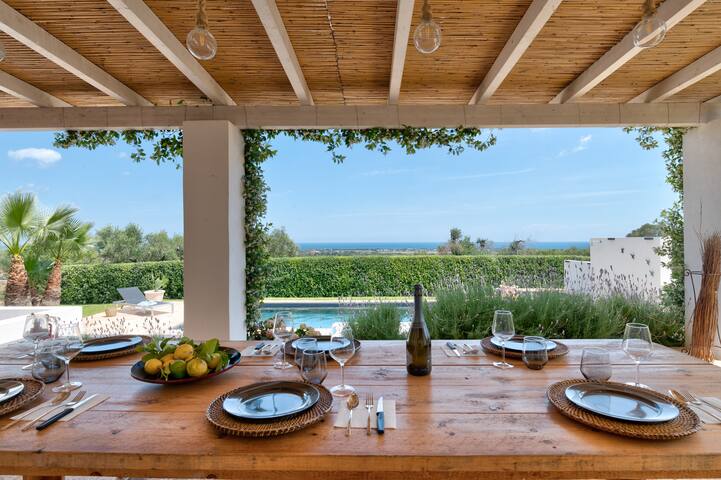 Luxury Villa Deria with trullo and sea view gallery image 2