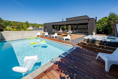 Sea view villa, swimming pool, jacuzzi and cinema room