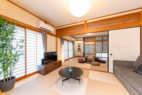 Lux House/ 137㎡ / 6 BR / 20 ppl.