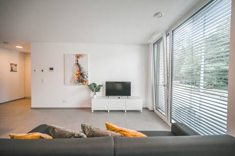 2023 Build Central luxury flat with patio sleeps 4