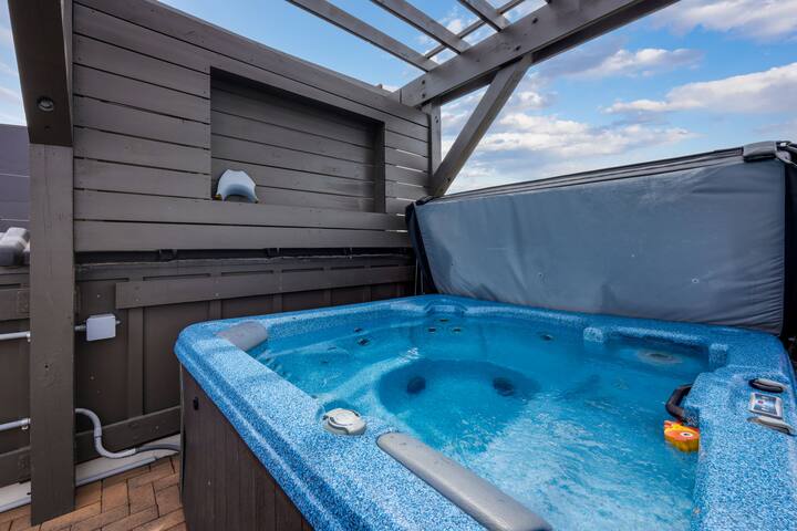 Two Townhomes | Double the Fun for Large Groups! gallery image 2