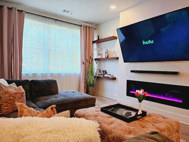 Luxury Urban Escape W/ Rooftop - Atlanta, GA
