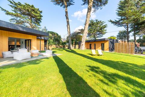 Beautiful Villa 50 m from the Sea 10 People