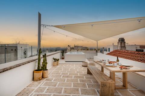 Design house, panoramic terrace overlooking the sea,jacuzzi