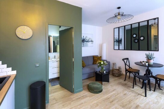 Top Airbnb: Liberation District: Nice 2-room on courtyard AC/wifi à Libération